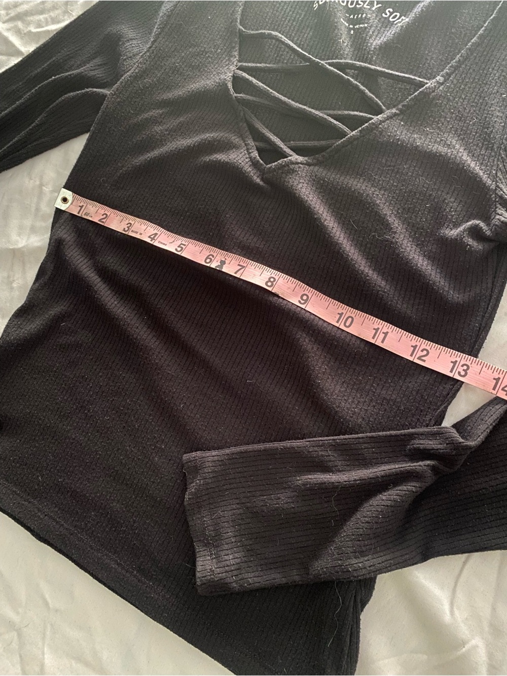 Women's Black Long-Sleeve Crisscross V-Neck Top - Picture 4 of 7